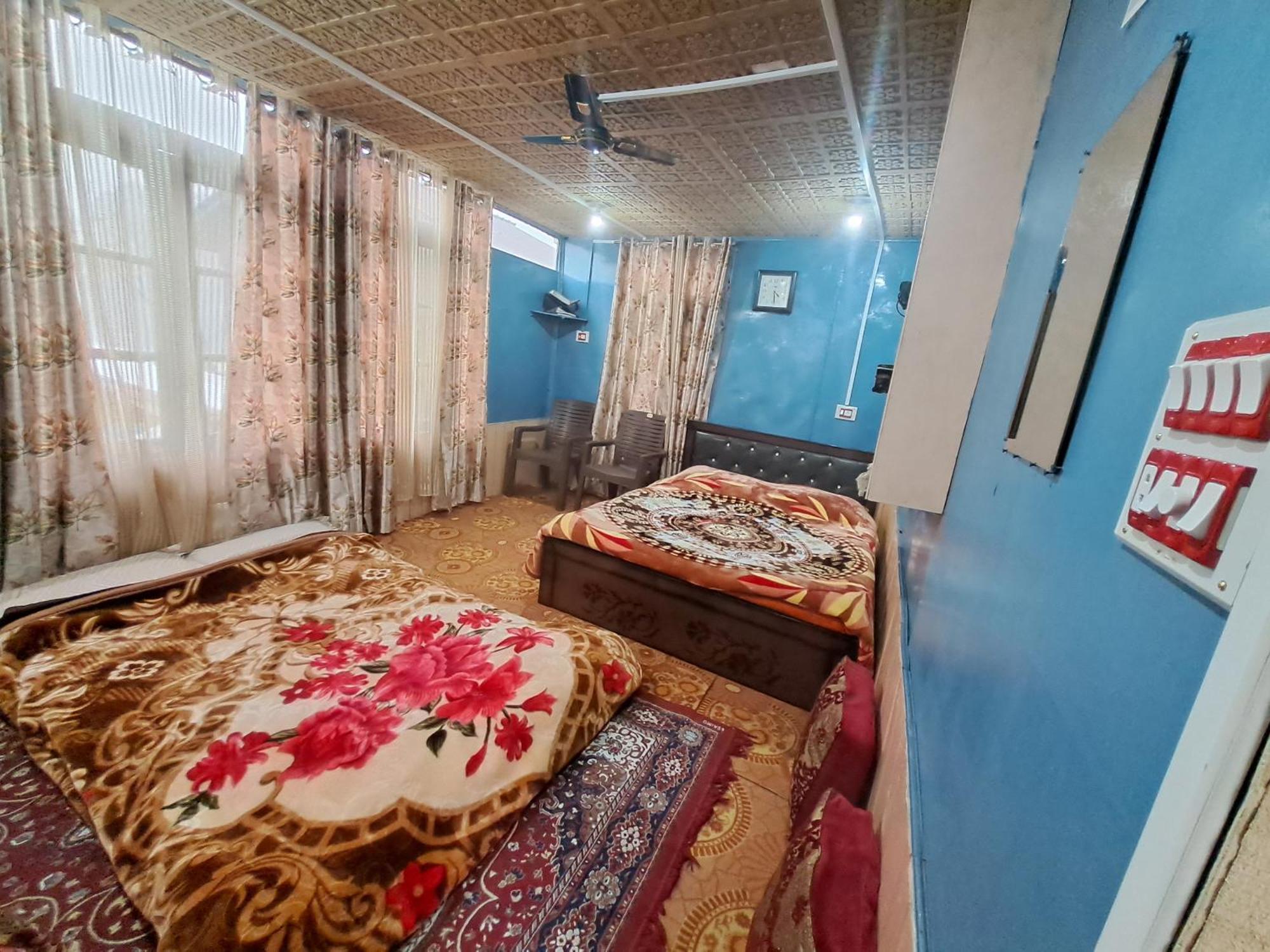 Lakeside Homestay Srinagar Exterior foto